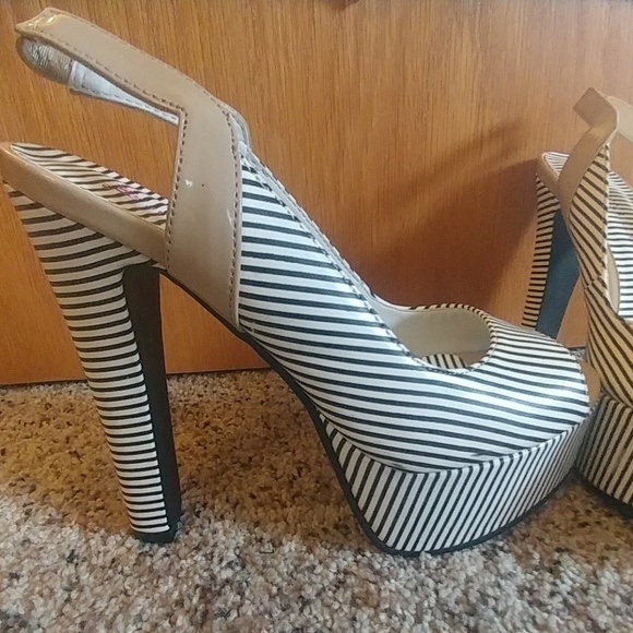 Black and white striped platforms - Picture 2 of 8